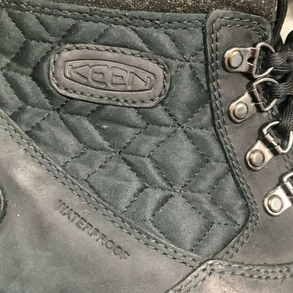 Keen Elsa II Quilted Waterproof Black Ankle Boots      ‎ size 11